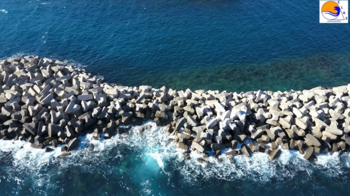 ACCROPODE breakwater collapsed